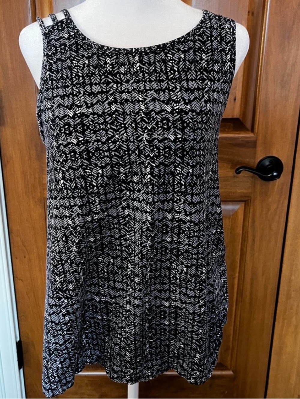 Athleta Black and White Patterned strappy  Tank Top women’s L